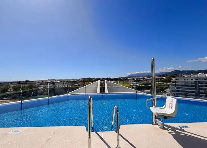 Swimming pool of Flat for rent in Marbella  with Air Conditioner, Heating and Terrace