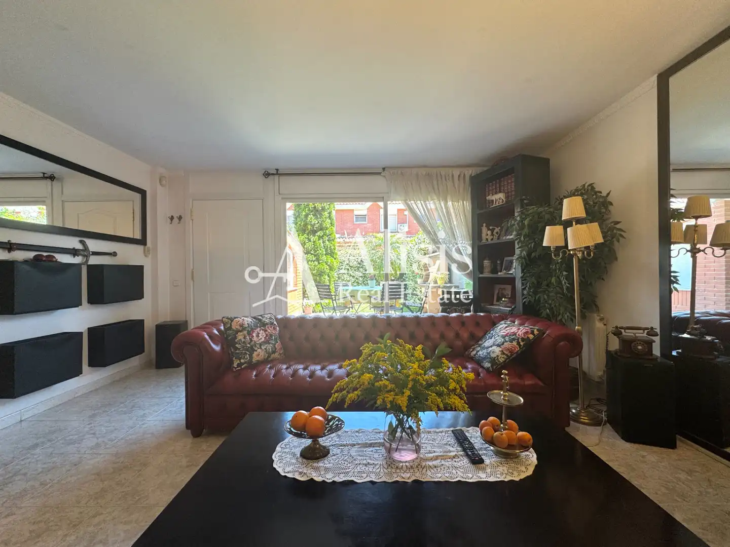 Sala d'estar de Casa adosada de lloguer en Rubí amb Calefacció, Jardí privat i Balcó