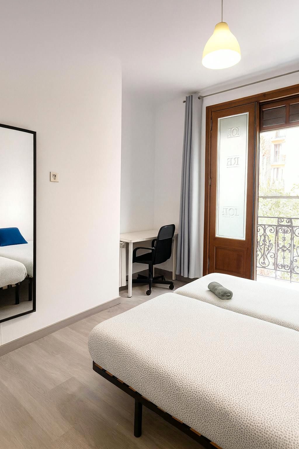 Dormitori de Pis per a compartir en  Barcelona Capital amb Calefacció, Moblat i Rentadora