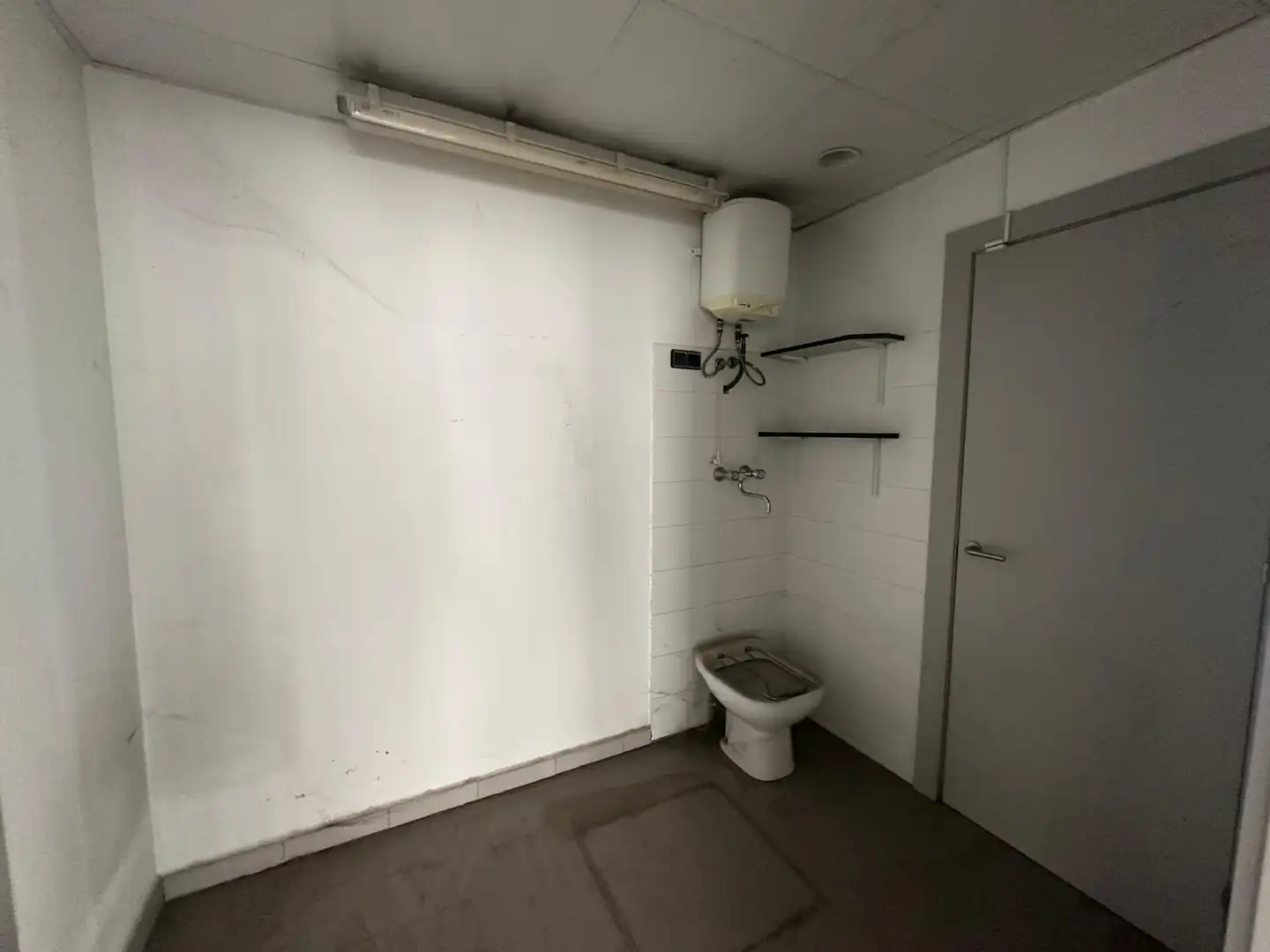 Baño de Local de alquiler en Estremera con Aire acondicionado y Calefacción