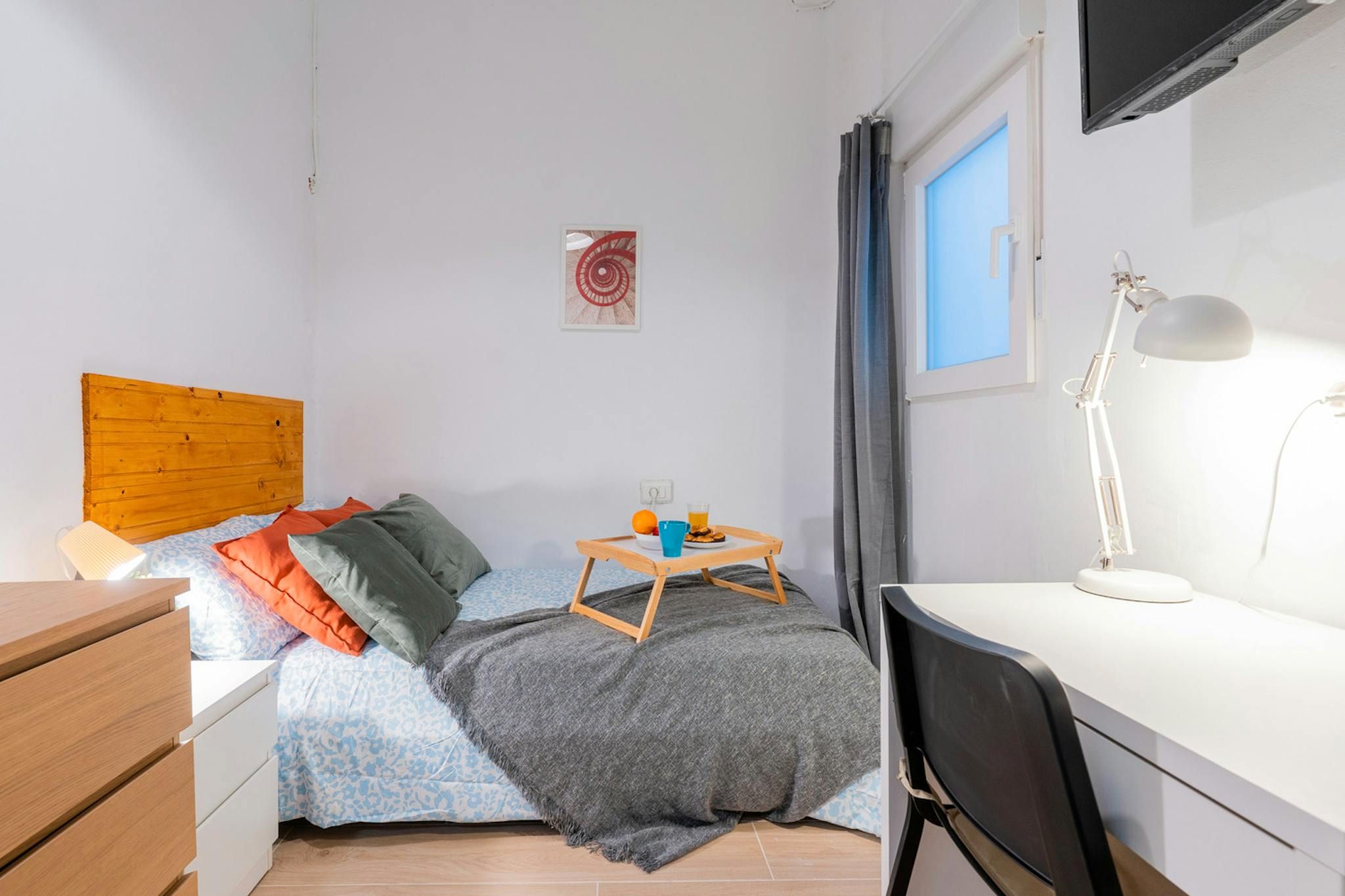 Bedroom of Flat to share in  Valencia Capital  with Furnished, Washing machine and TV