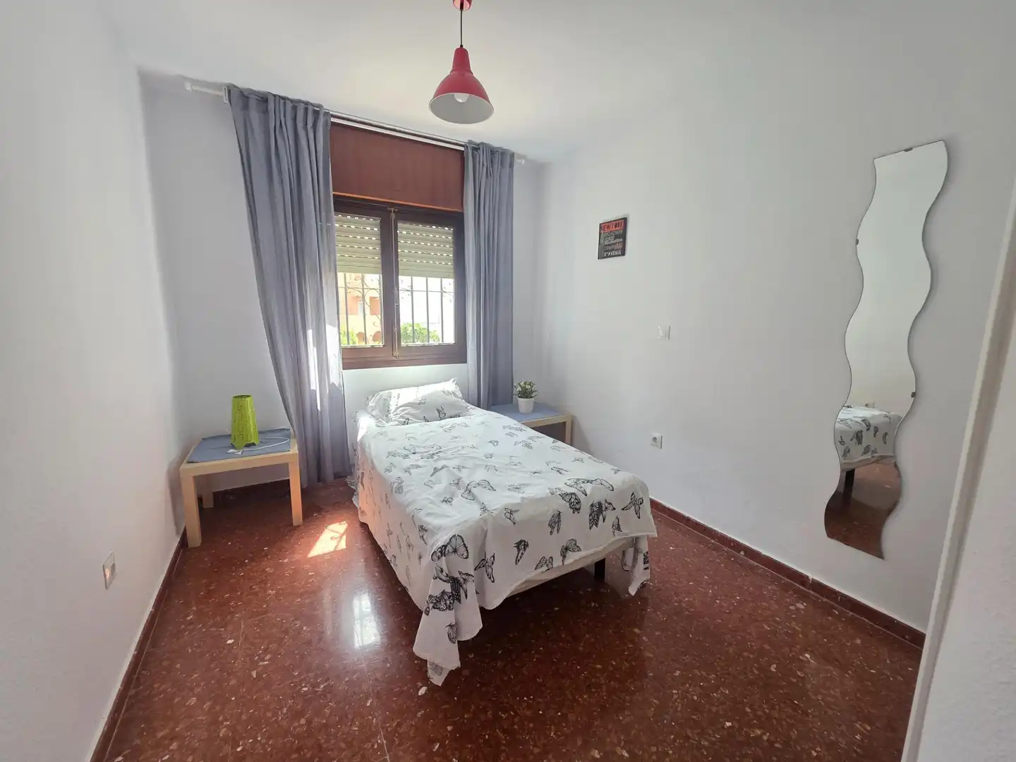 Habitación de Casa adosada de alquiler en Vélez-Málaga con Jardín privado, Terraza y Amueblado