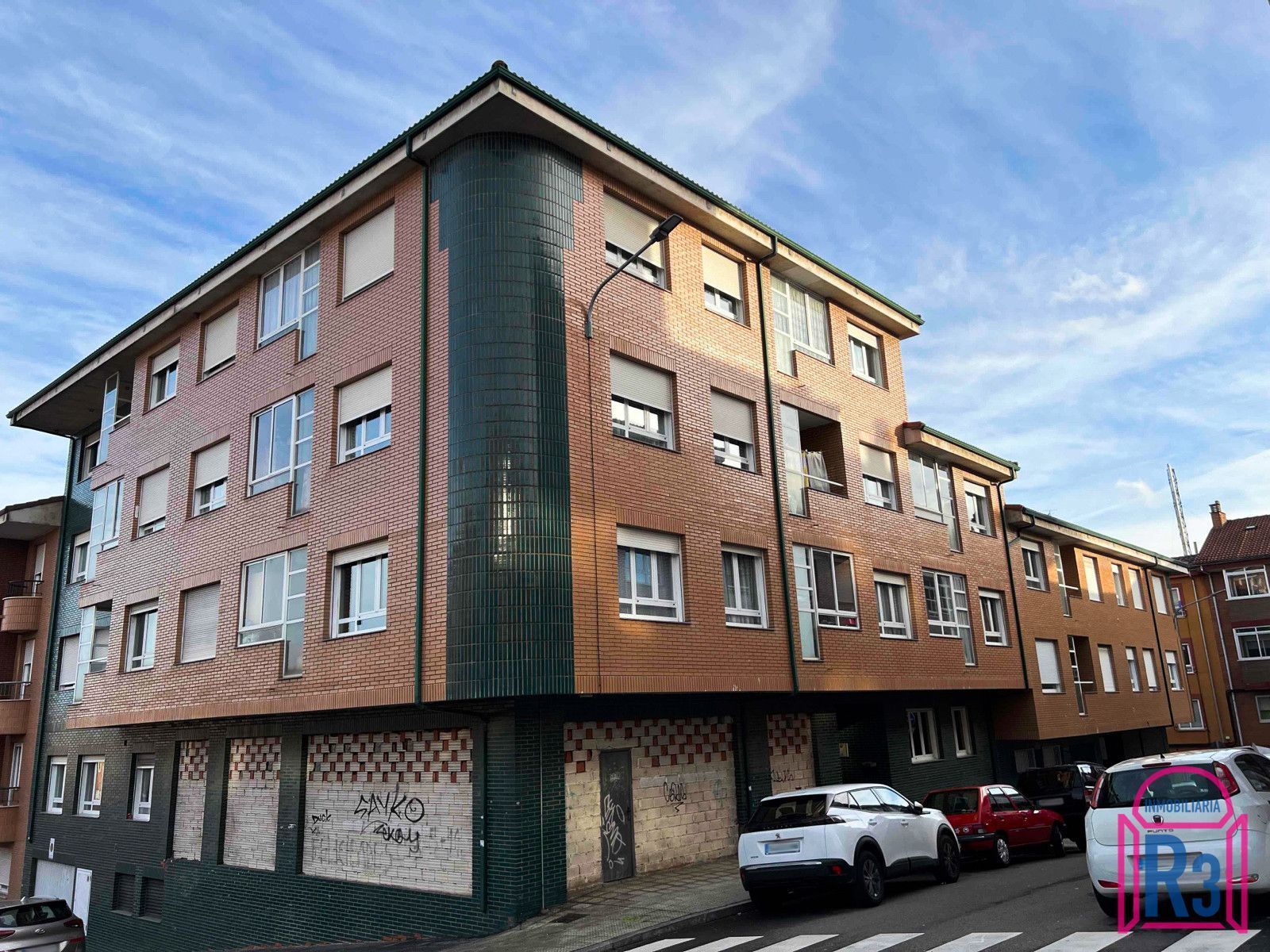 Exterior view of Flat for sale in León Capital   with Heating, Terrace and Storage room