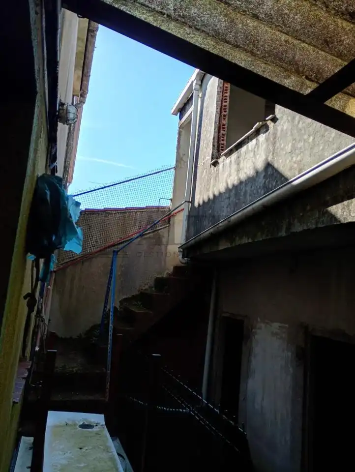 Vista exterior de Finca rústica en venda en Santiago de Compostela  amb Calefacció