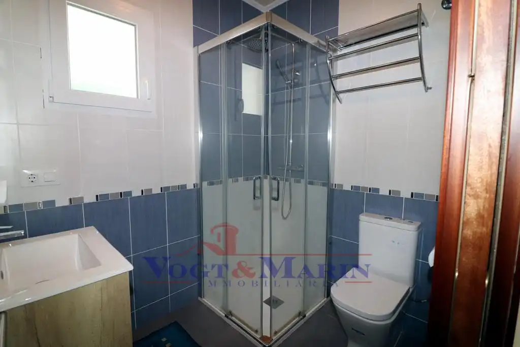 Casa con terraza en venta en Carrer Montgrí, imagen 10