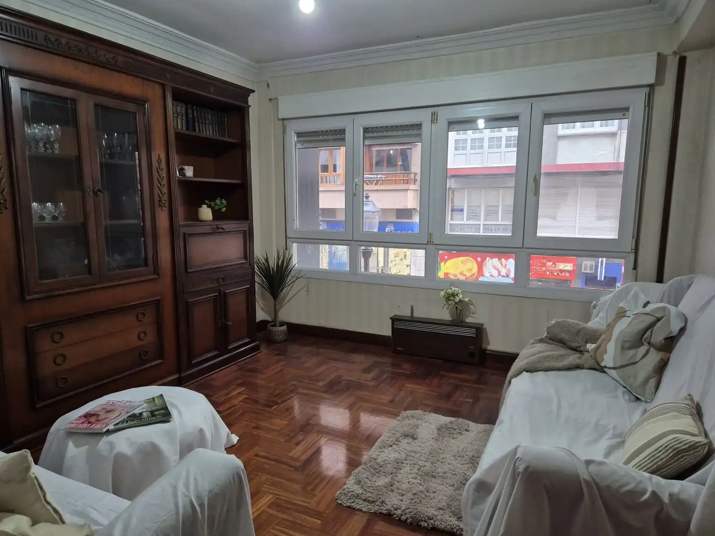 Sala d'estar de Pis en venda en Gijón  amb Calefacció i Piscina