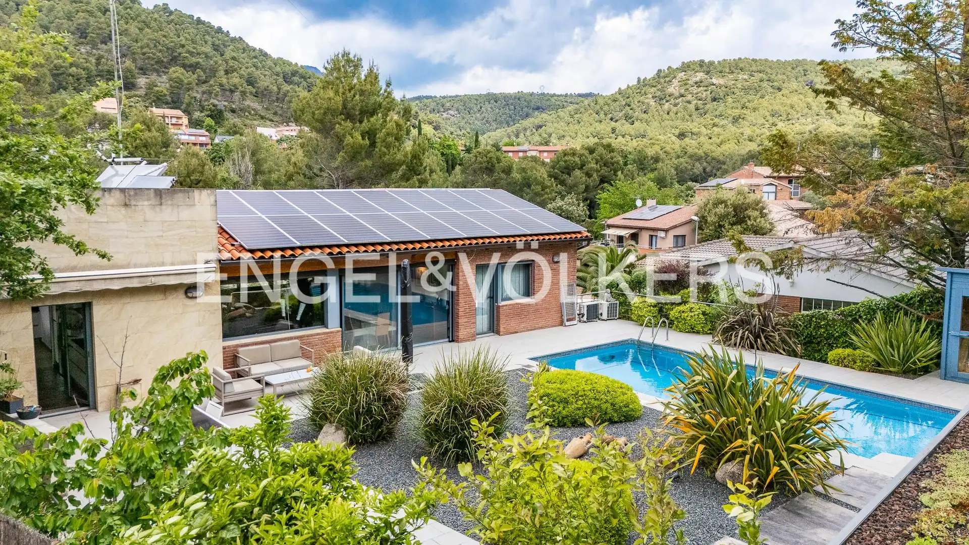 Vista exterior de Casa o chalet en venta en Matadepera con Aire acondicionado, Calefacción y Jardín privado