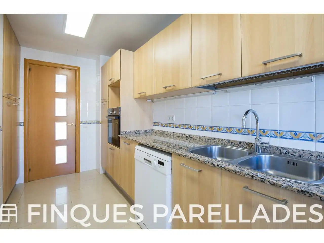 Küche von Dachboden zum Verkauf in Sitges mit Heizung, Terrasse und Abstellraum