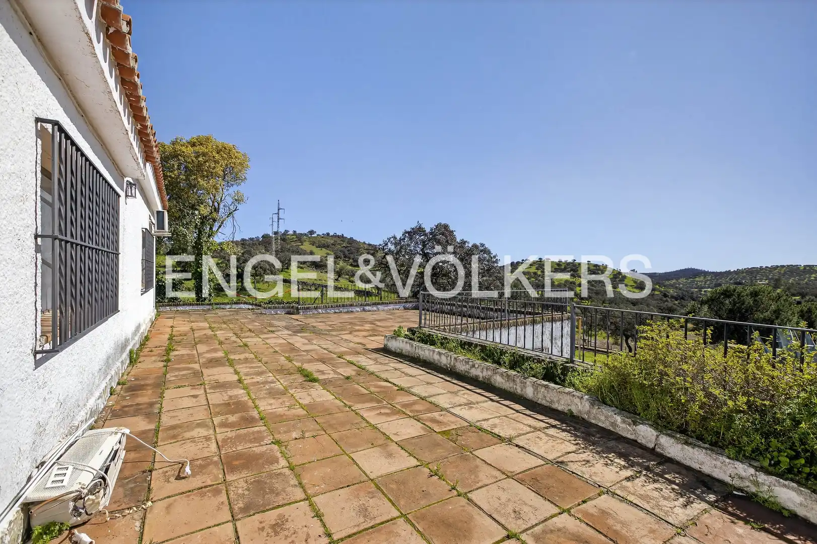 Terraza de Finca rústica en venta en El Castillo de las Guardas con Aire acondicionado, Calefacción y Jardín privado