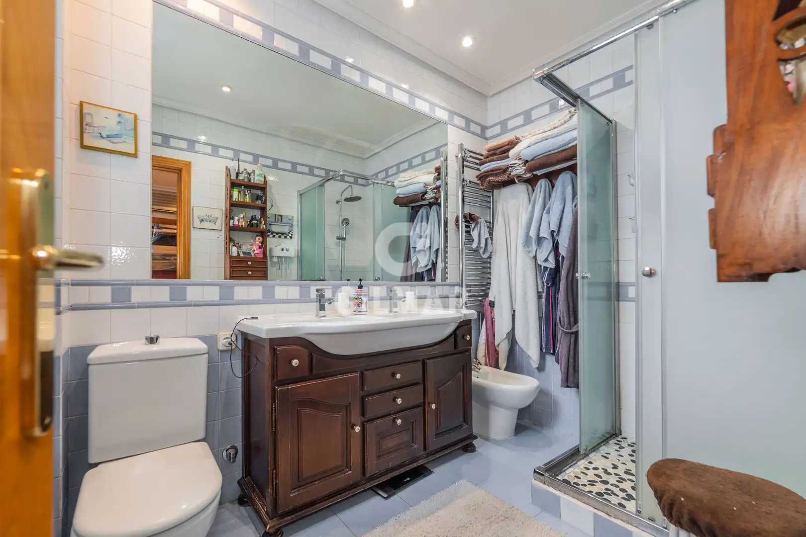 Baño de Ático en venta en Madrid con Calefacción y Balcón