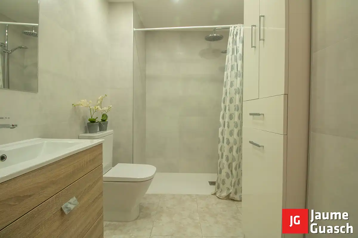 Bathroom of Flat for sale in Torredembarra  with Air Conditioner, Heating and Oven