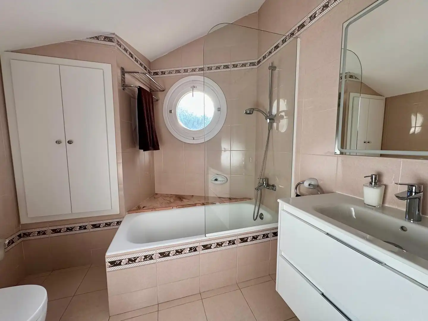 Badezimmer von Maisonette zur Miete in Palamós mit Klimaanlage, Terrasse und Möbliert