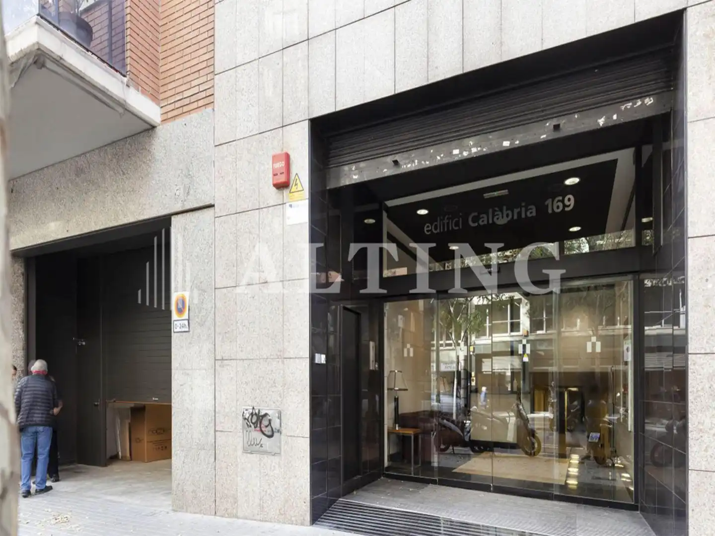 Local comercial de lloguer a Carrer Calabria, imagen 2