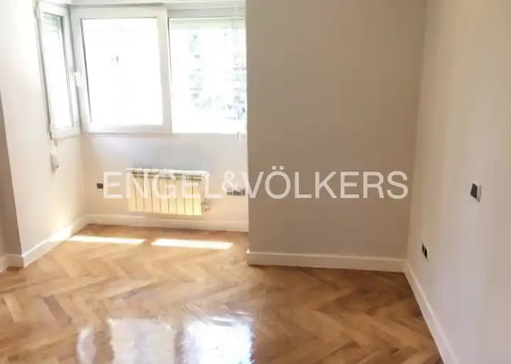 Außenansicht von Wohnung zur Miete in Madrid mit Klimaanlage, Heizung und Privatgarten