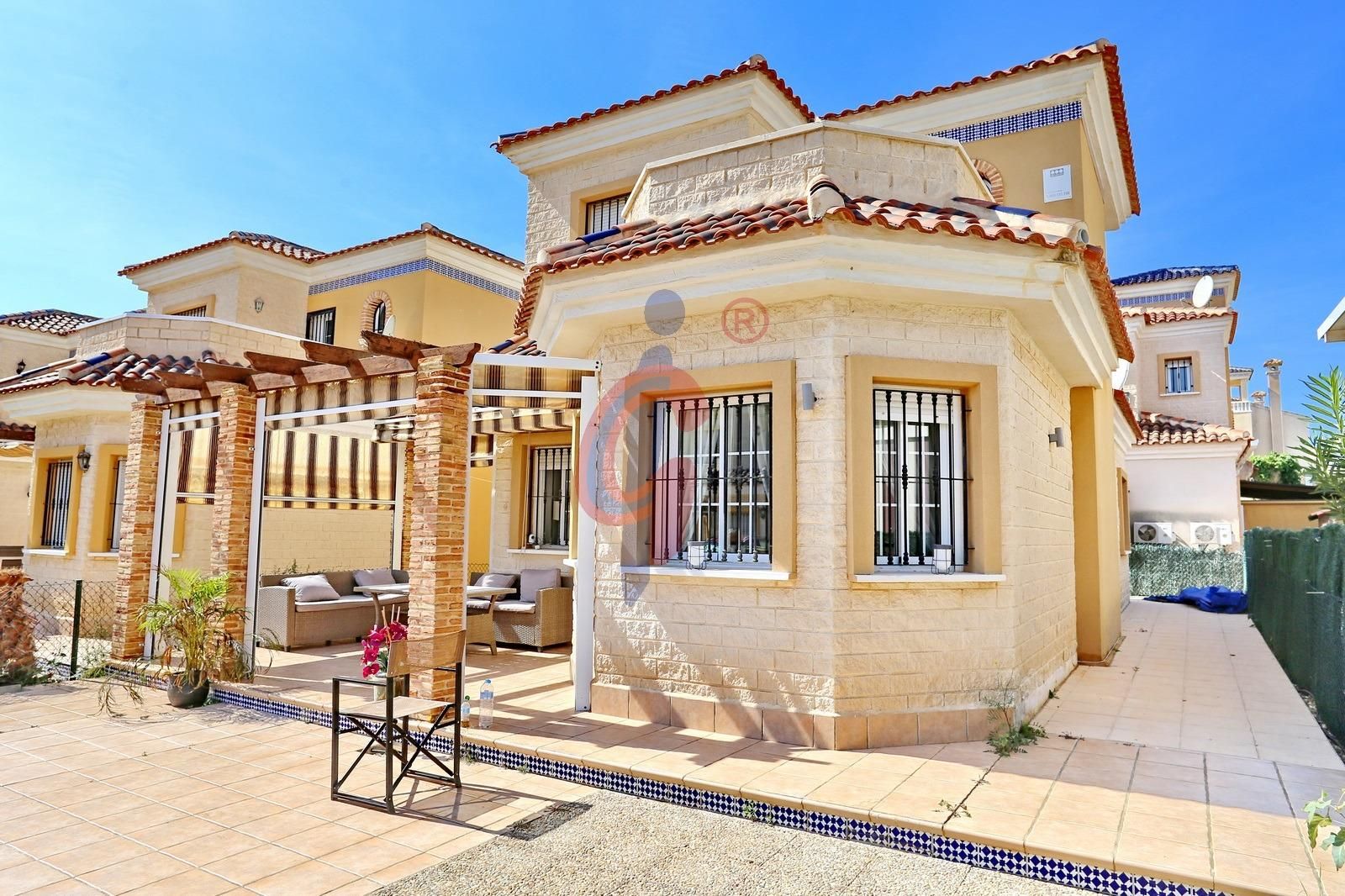 Vista exterior de Casa o chalet de alquiler en Guardamar del Segura con Aire acondicionado, Calefacción y Jardín privado