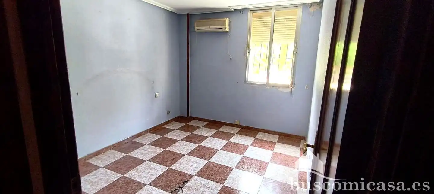 Schlafzimmer von Erdgeschoss zum Verkauf in Linares