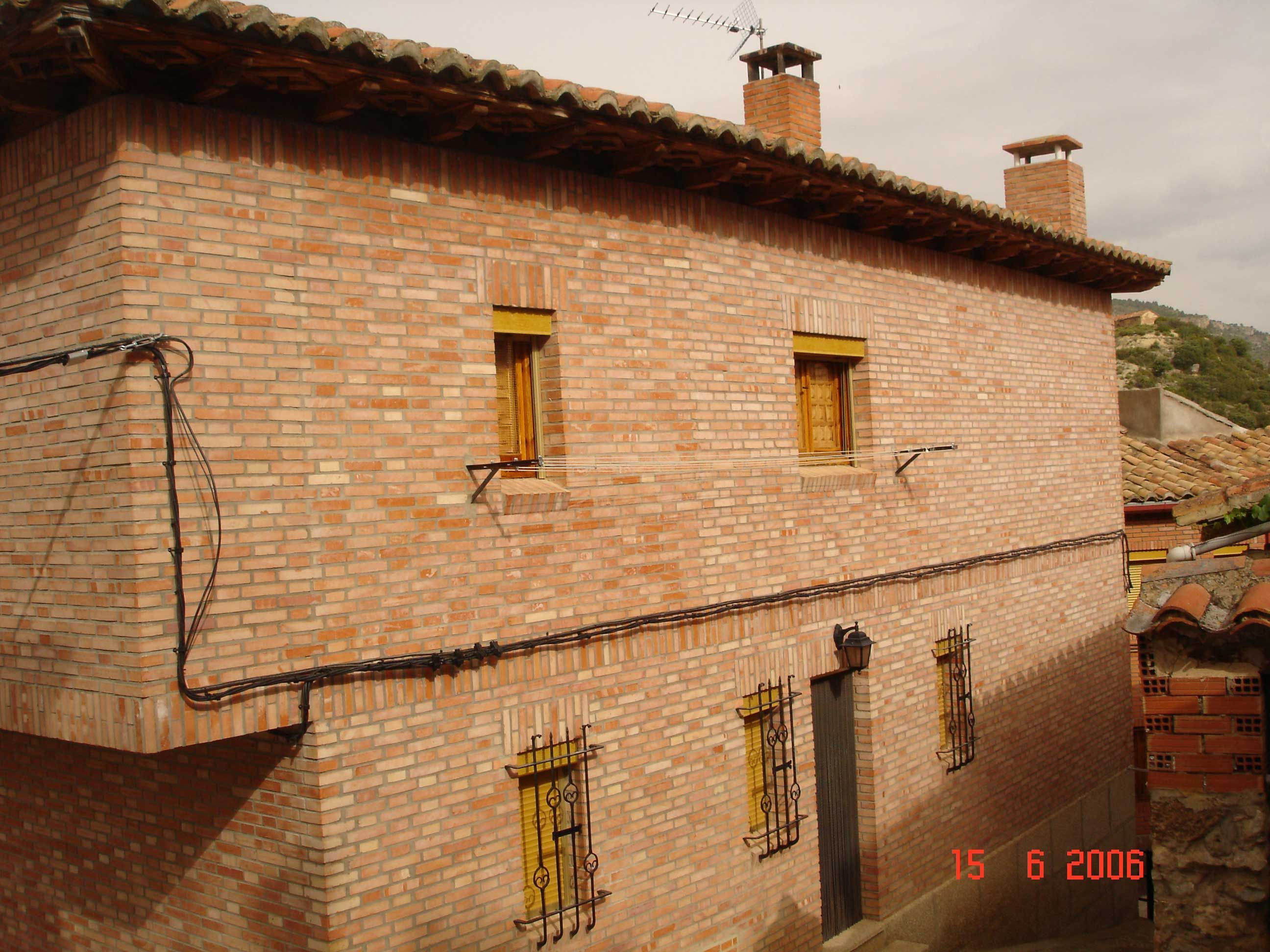 Vista exterior de Casa o xalet en venda en El Cuervo amb Parquet, Moblat i Forn