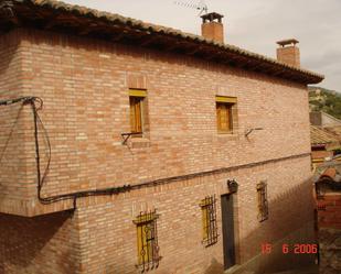 Vista exterior de Casa o xalet en venda en El Cuervo amb Parquet, Moblat i Forn