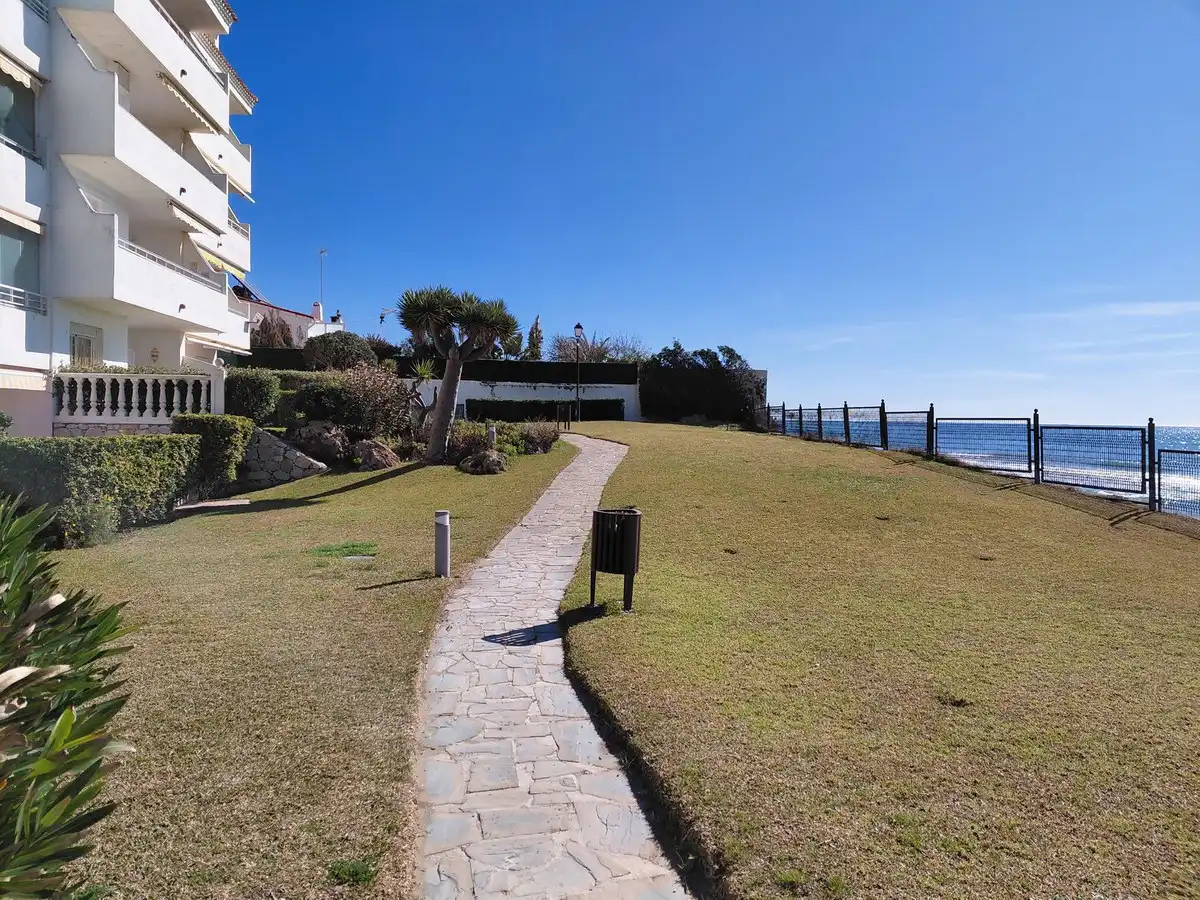 Jardín de Ático en venta en Marbella con Terraza, Trastero y Piscina