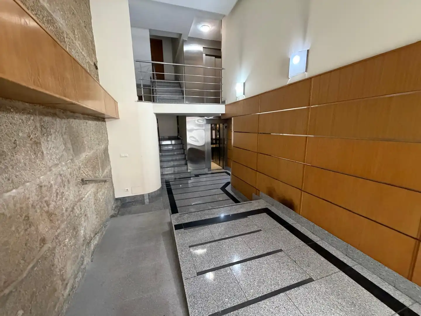 Oficina con ascensor en alquiler en Rúa Colón, imagen 19