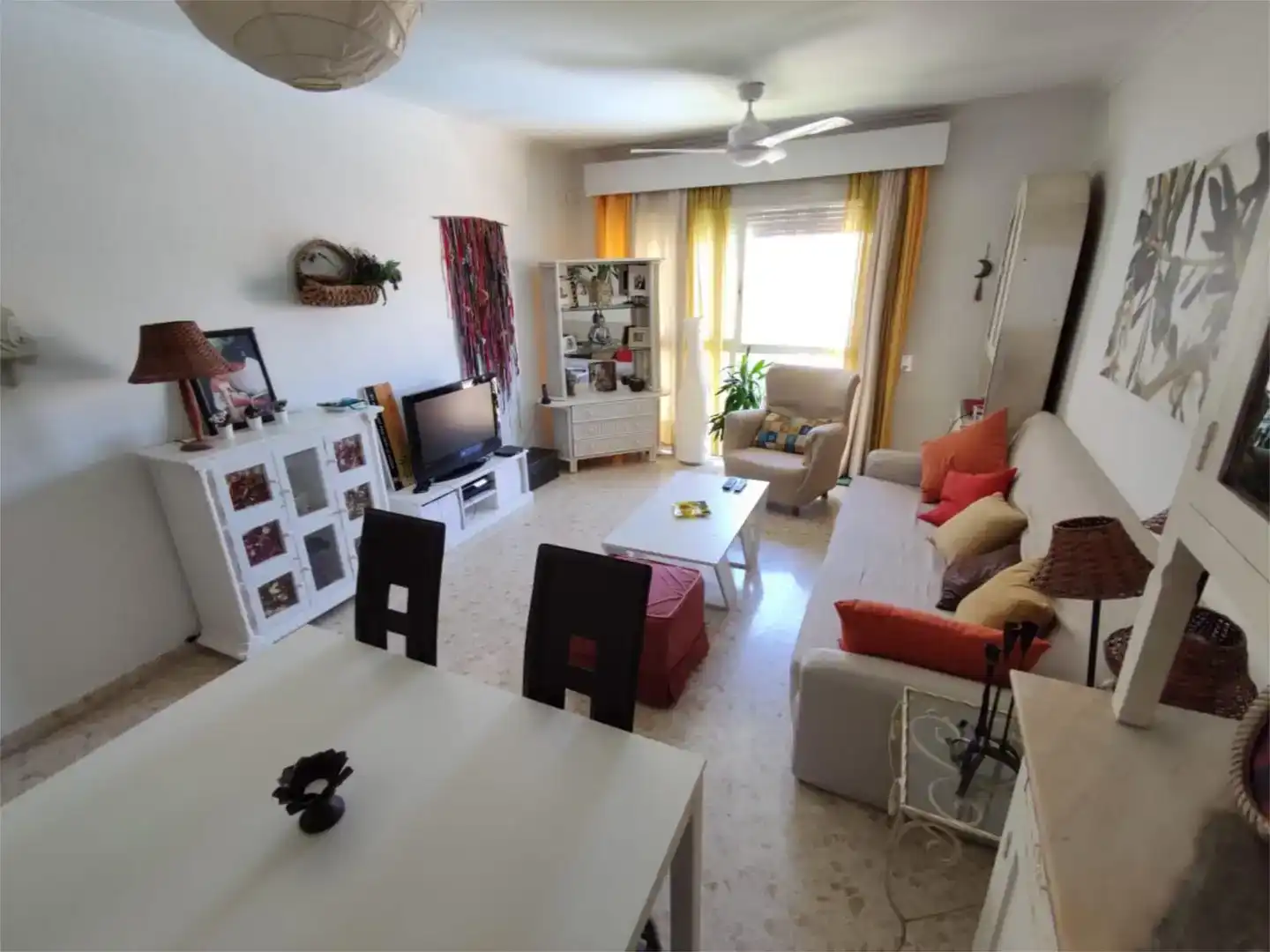 Sala d'estar de Pis per a compartir en Sevilla amb Aire condicionat, Jardí privat i Piscina