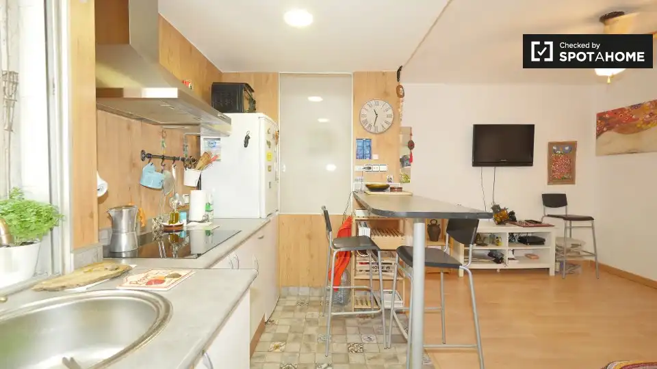Cocina de Piso para compartir en L'Hospitalet de Llobregat con Aire acondicionado, Calefacción y Amueblado