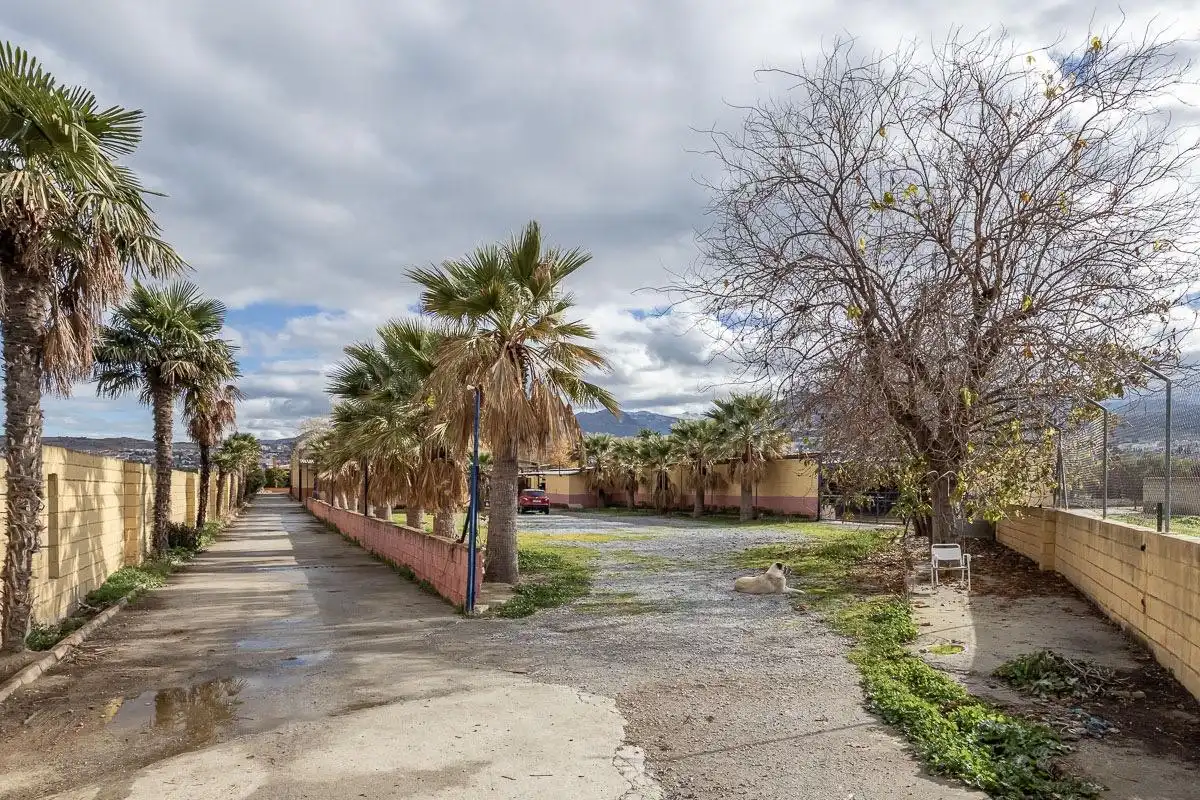 Vista exterior de Casa o xalet en venda en La Zubia amb Calefacció i Jardí privat