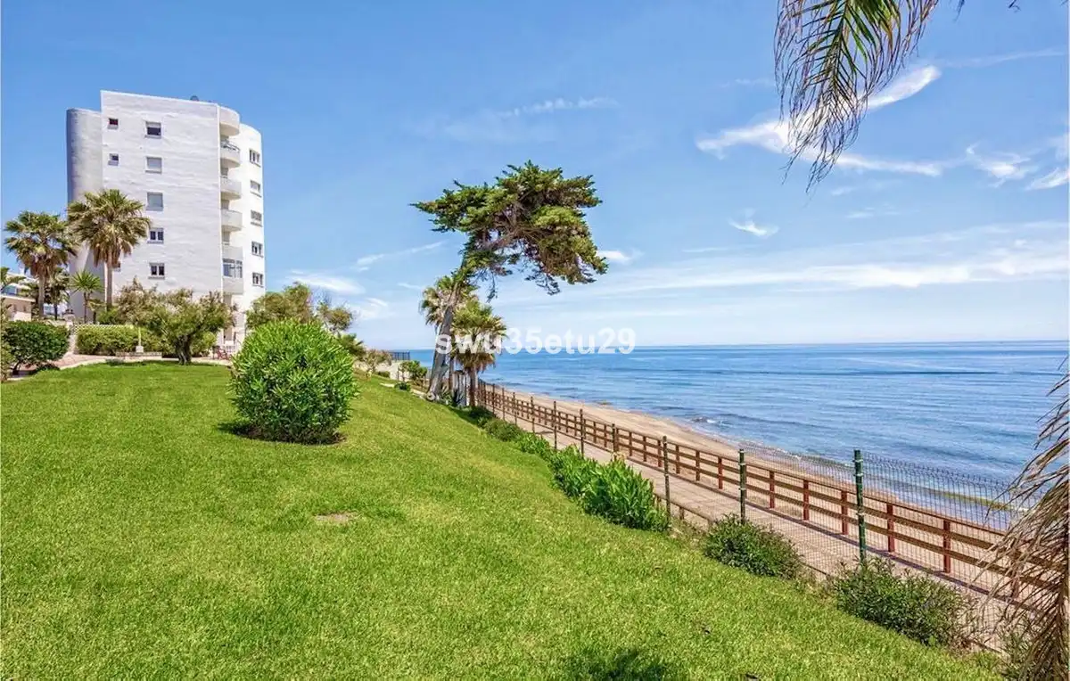Apartament amb piscina en venda a Calahonda, imagen 2