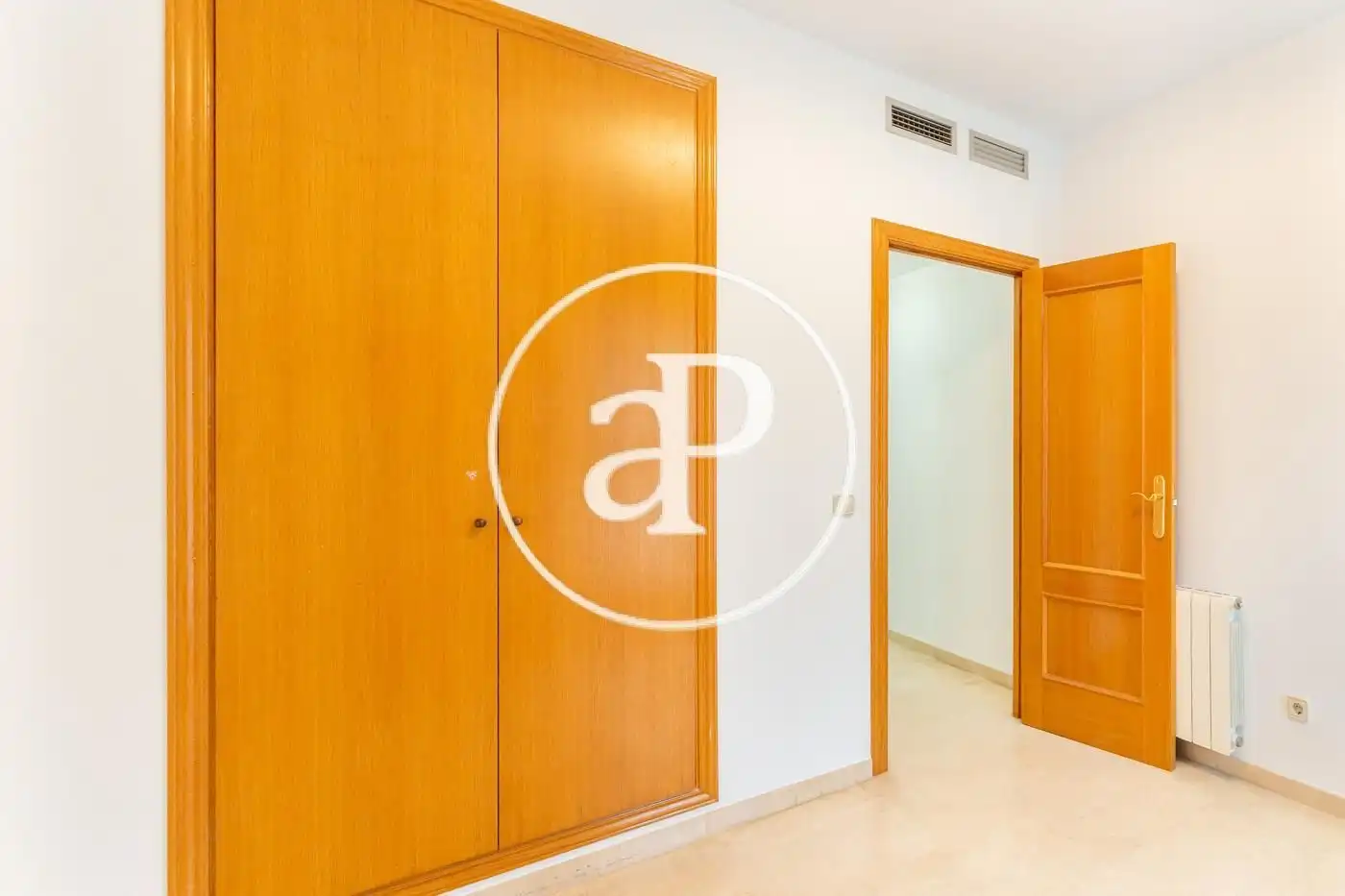 Bedroom of Flat for rent in Valencia  with Air Conditioner, Heating and Private garden