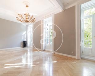 Living room of Flat to rent in  Madrid Capital  with Air Conditioner, Heating and Balcony