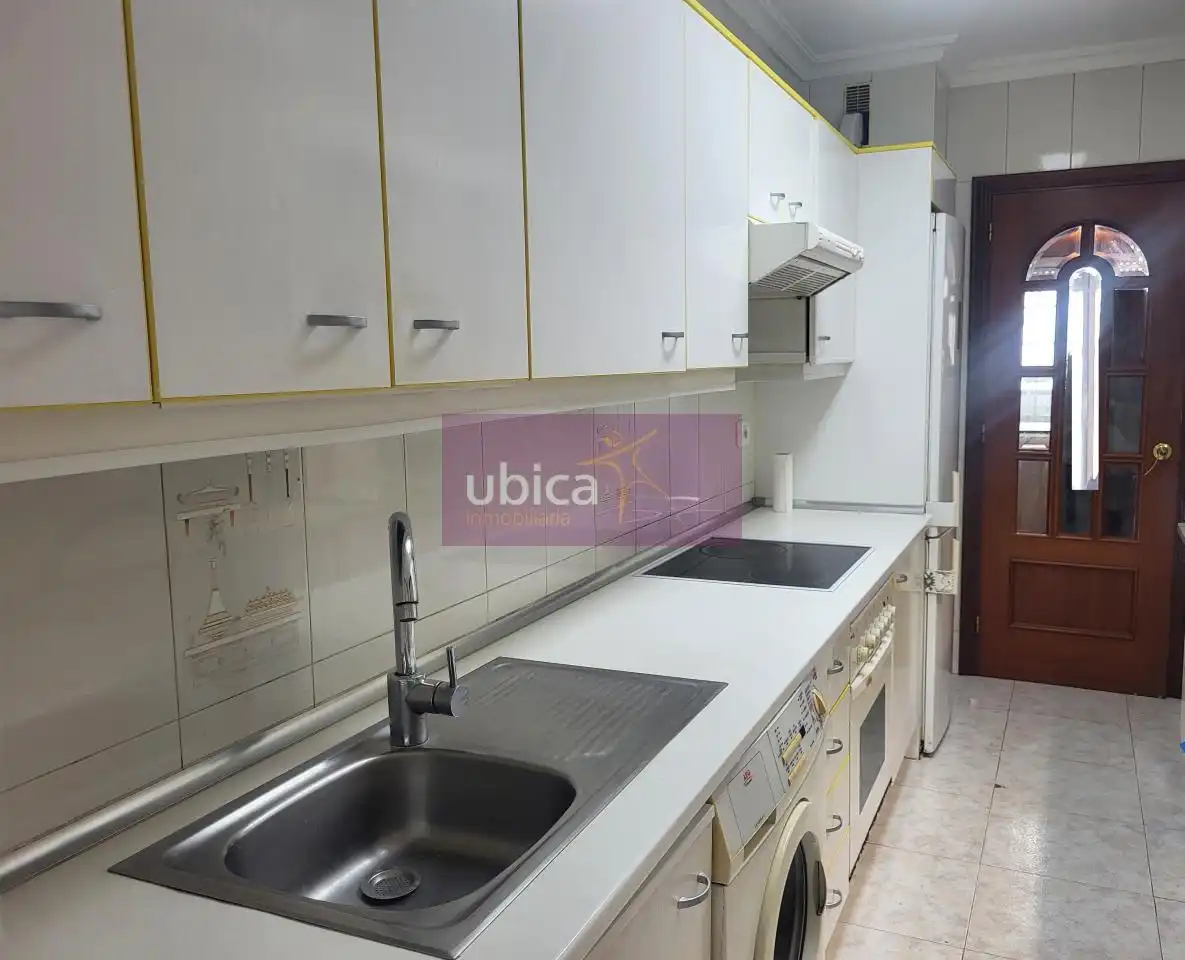Cocina de Piso en venta en Vigo  con Calefacción, Parquet y Terraza