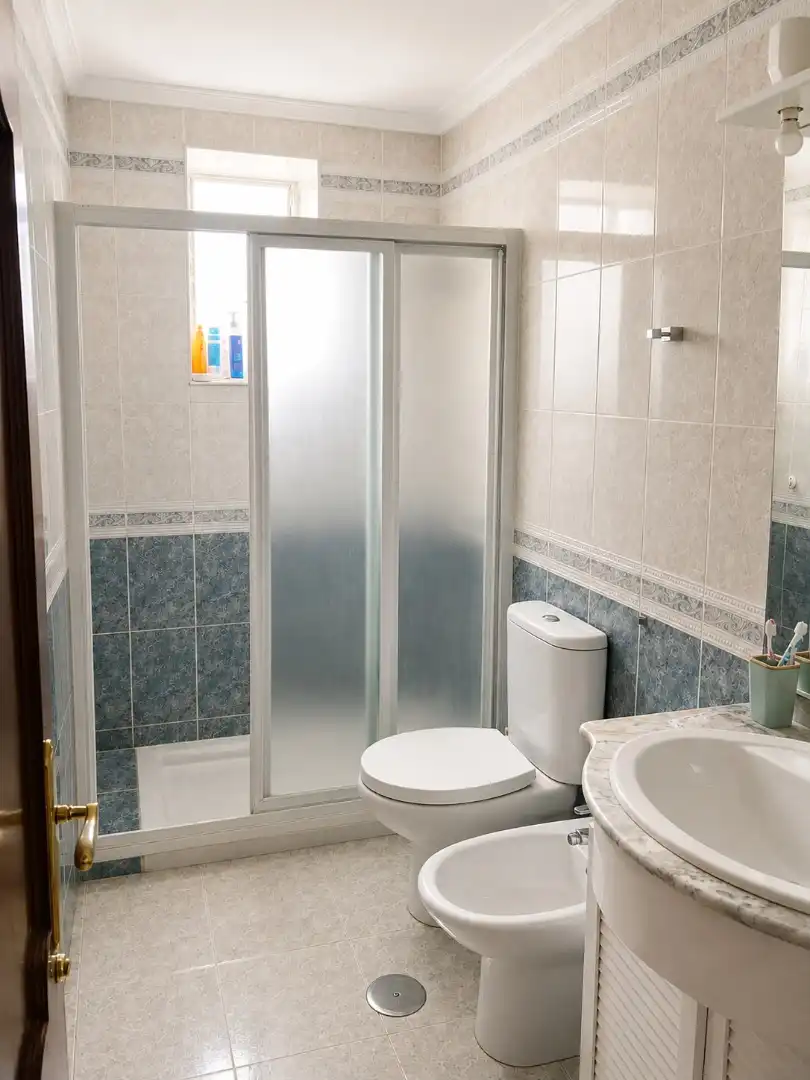 Baño de Piso en venta en Sevilla con Aire acondicionado, Calefacción y Trastero