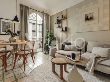 Apartment with lift to rent in Carrer de Viladomat