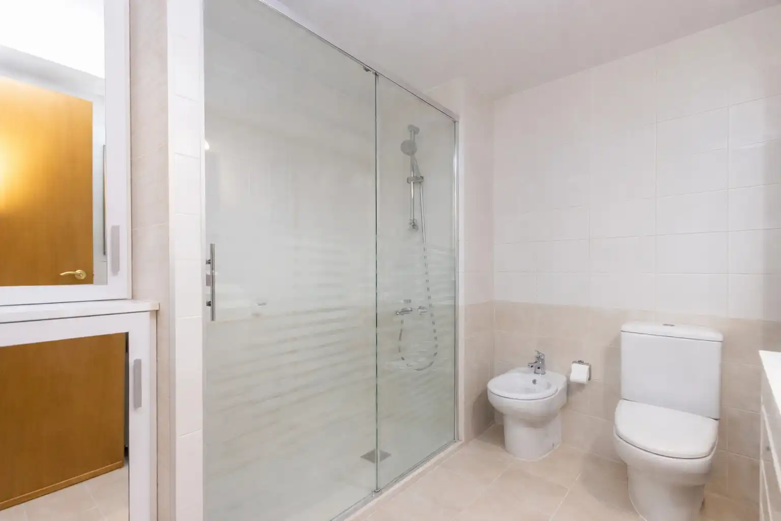 Baño de Piso en venta en Valencia con Aire acondicionado, Calefacción y Horno
