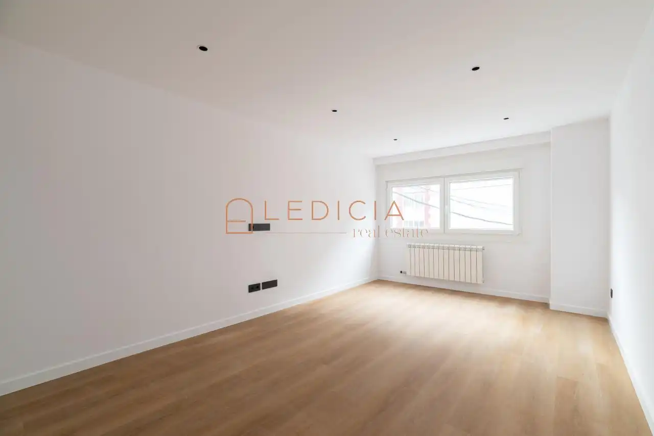 Bedroom of Flat for sale in Vigo   with Heating