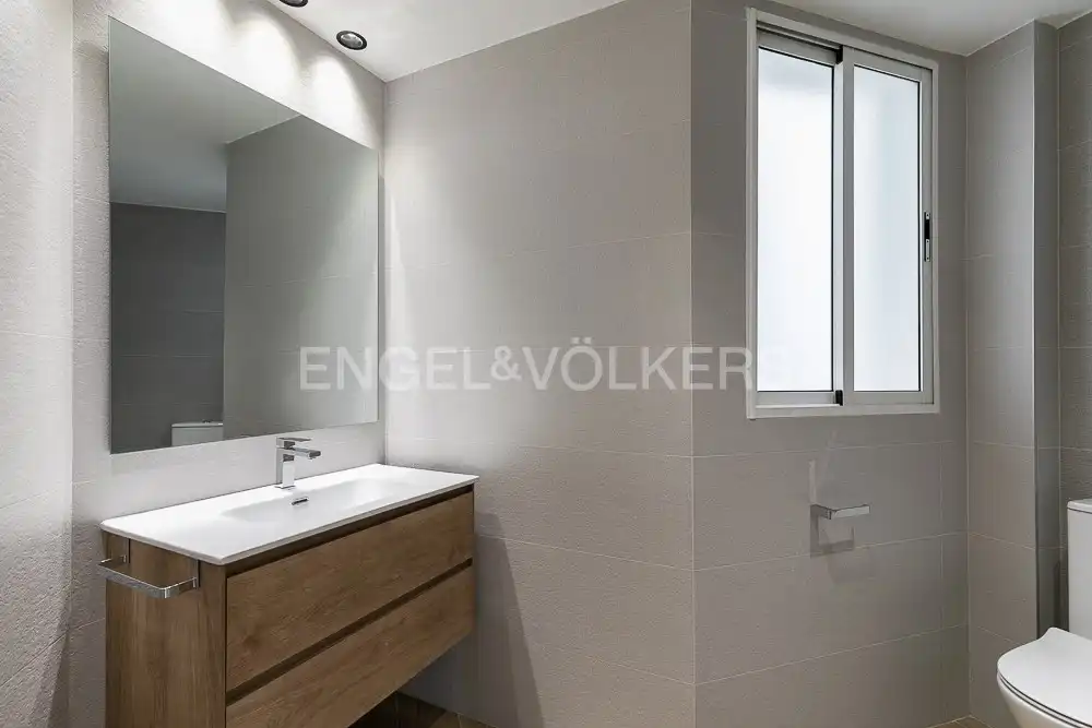 Baño de Ático de alquiler en Valencia con Aire acondicionado, Calefacción y Se aceptan mascotas