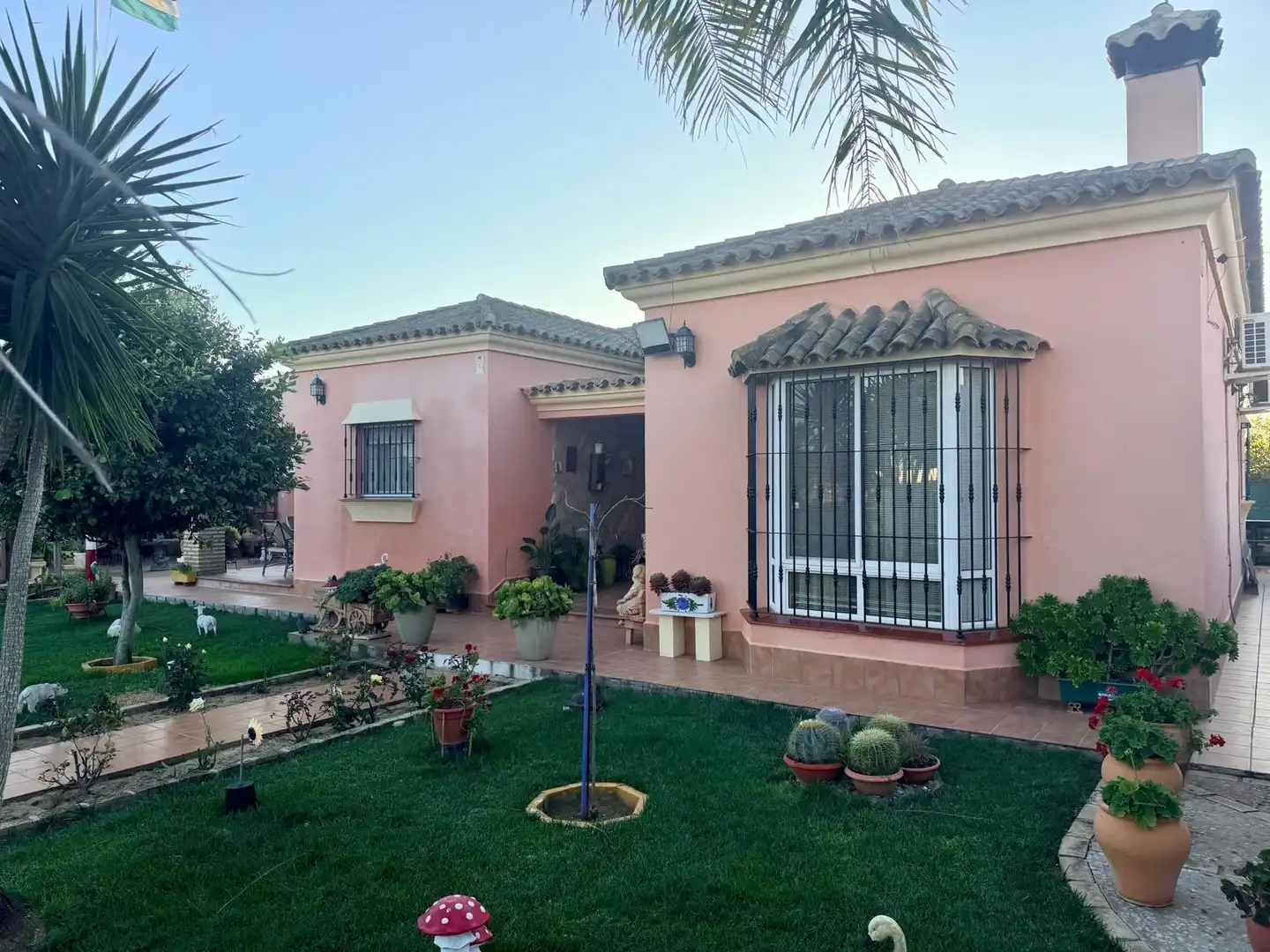 Jardí de Casa o xalet en venda en Chiclana de la Frontera amb Aire condicionat, Jardí privat i Traster