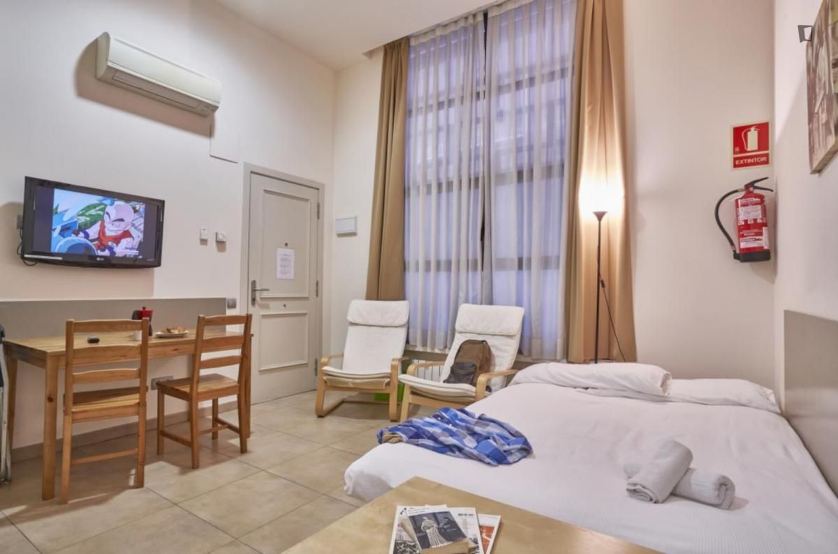 Study to rent in Sants