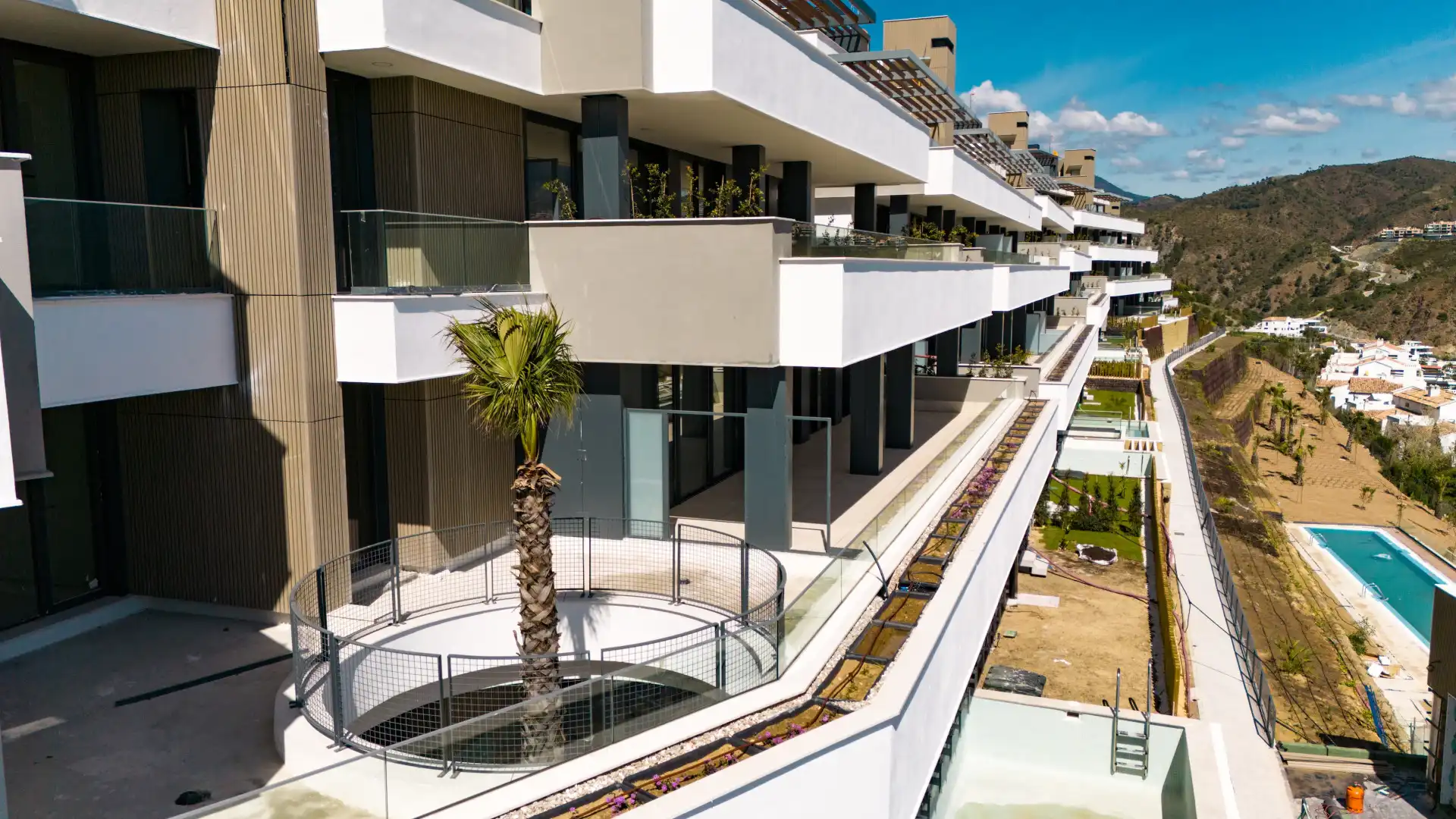 Vista exterior de Planta baixa en venda en Benahavís amb Aire condicionat, Calefacció i Jardí privat