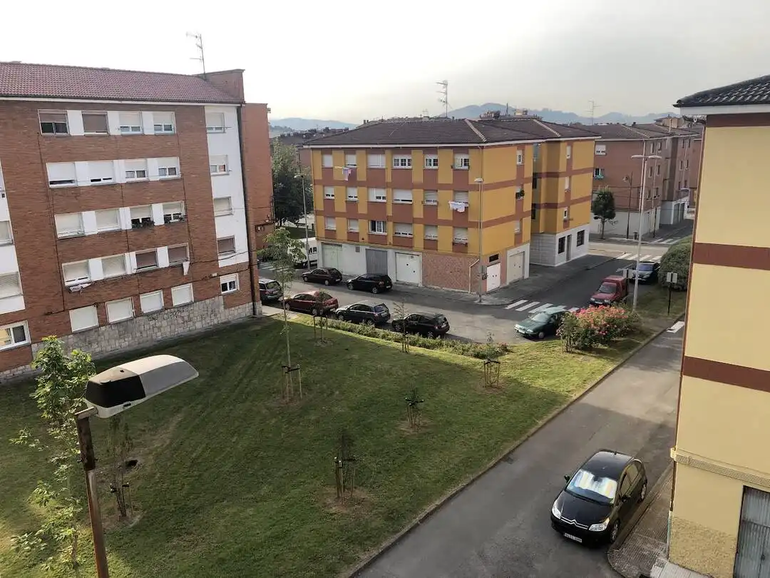 Aparcament de Apartament en venda en Siero amb Calefacció i Terrassa
