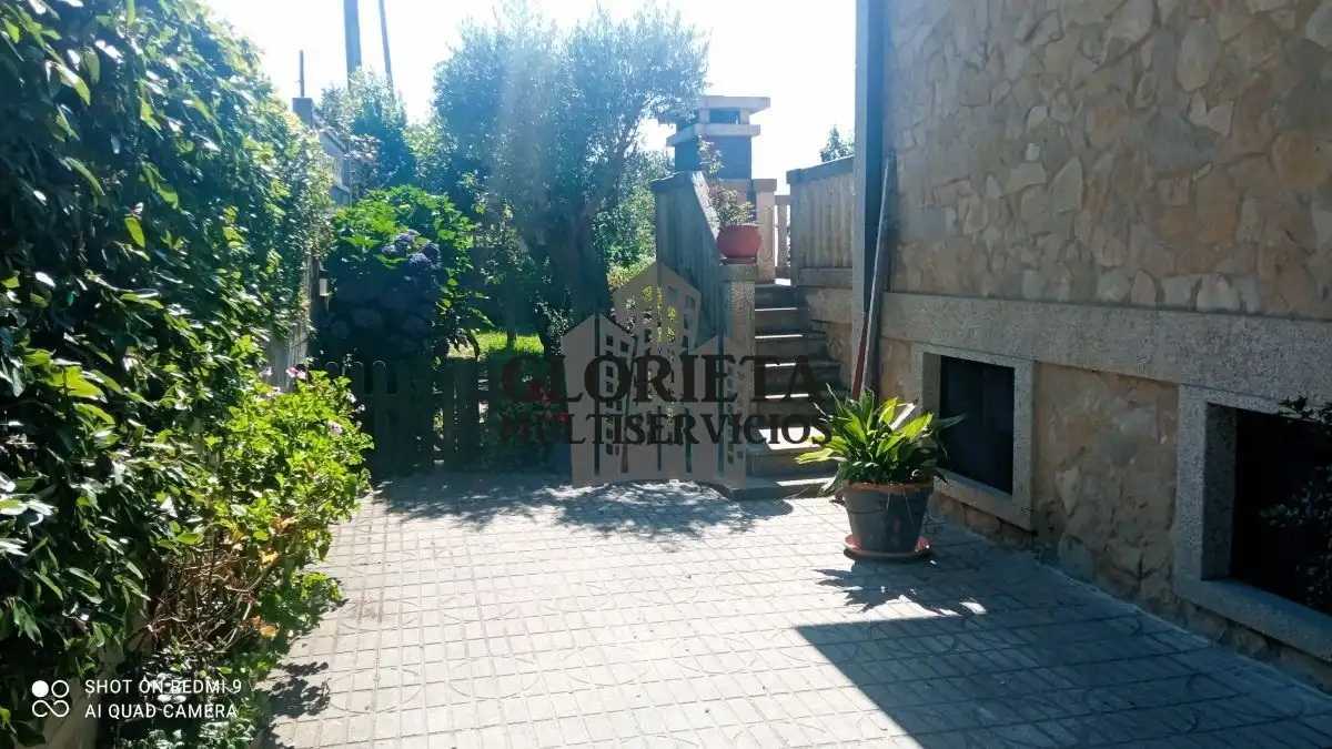 Jardí de Casa o xalet en venda en Nigrán amb Calefacció, Parquet i Terrassa