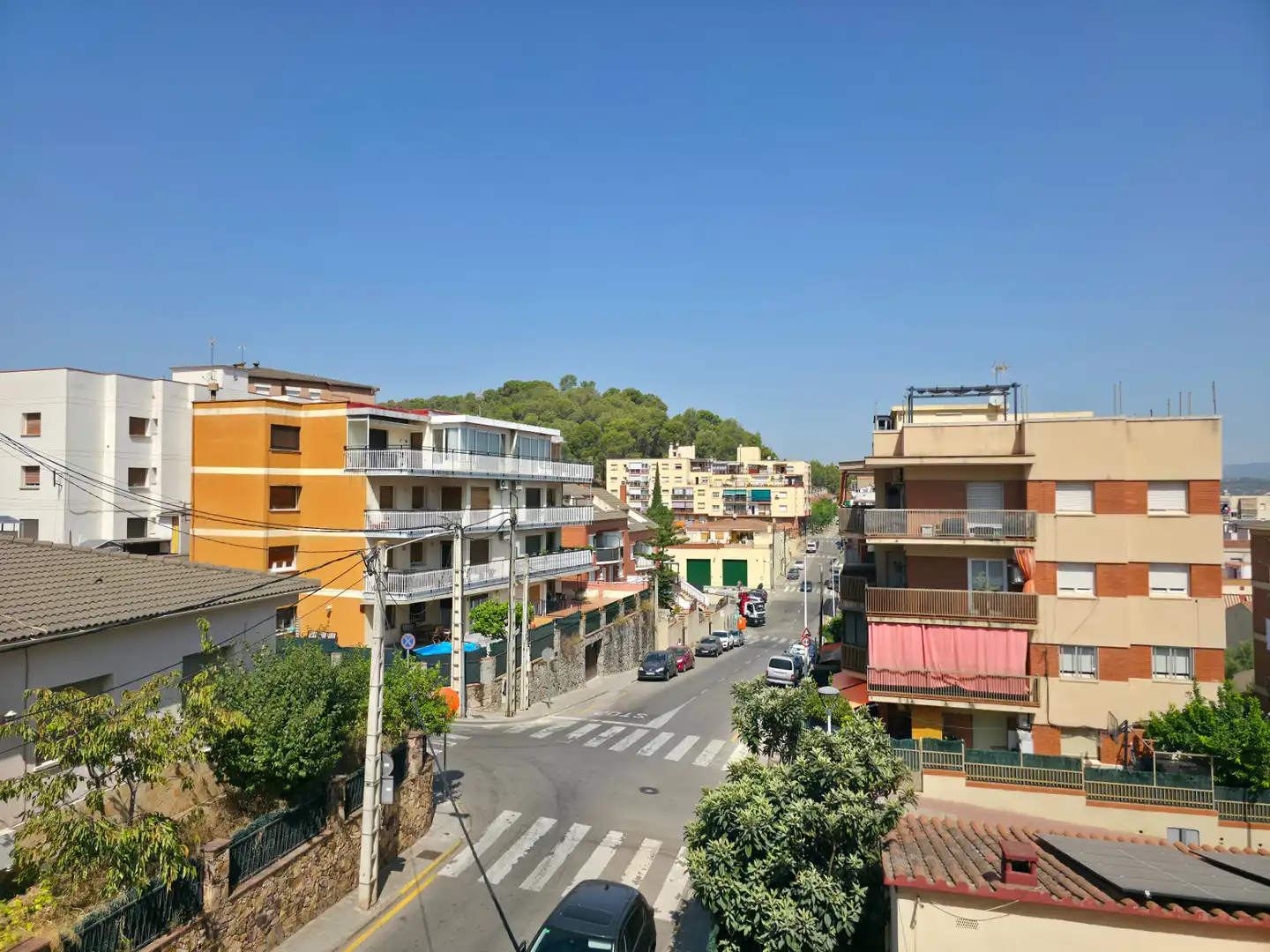 Vista exterior de Piso en venta en Sant Andreu de la Barca con Terraza, Horno y Balcón