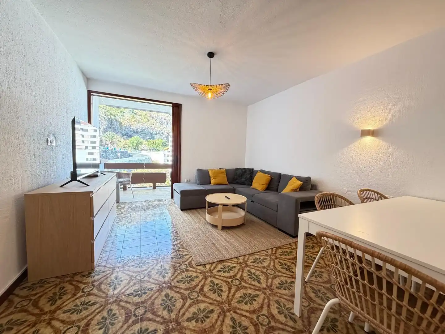 Sala d'estar de Apartament en venda en Icod de los Vinos amb Terrassa i Moblat