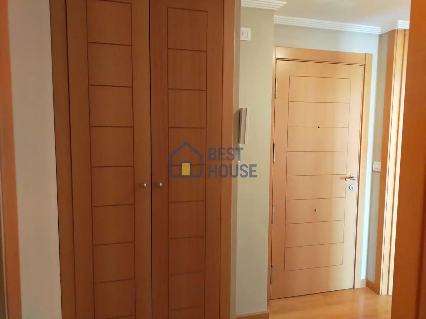 Vista exterior de Apartamento de alquiler en León Capital  con Calefacción y Trastero