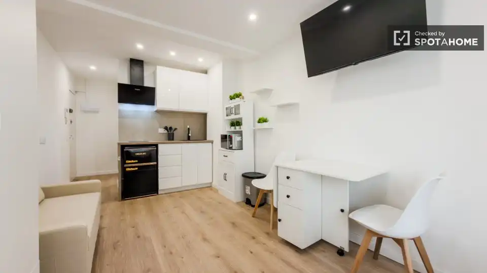 Cocina de Piso de alquiler en Barcelona con Aire acondicionado, Calefacción y Amueblado