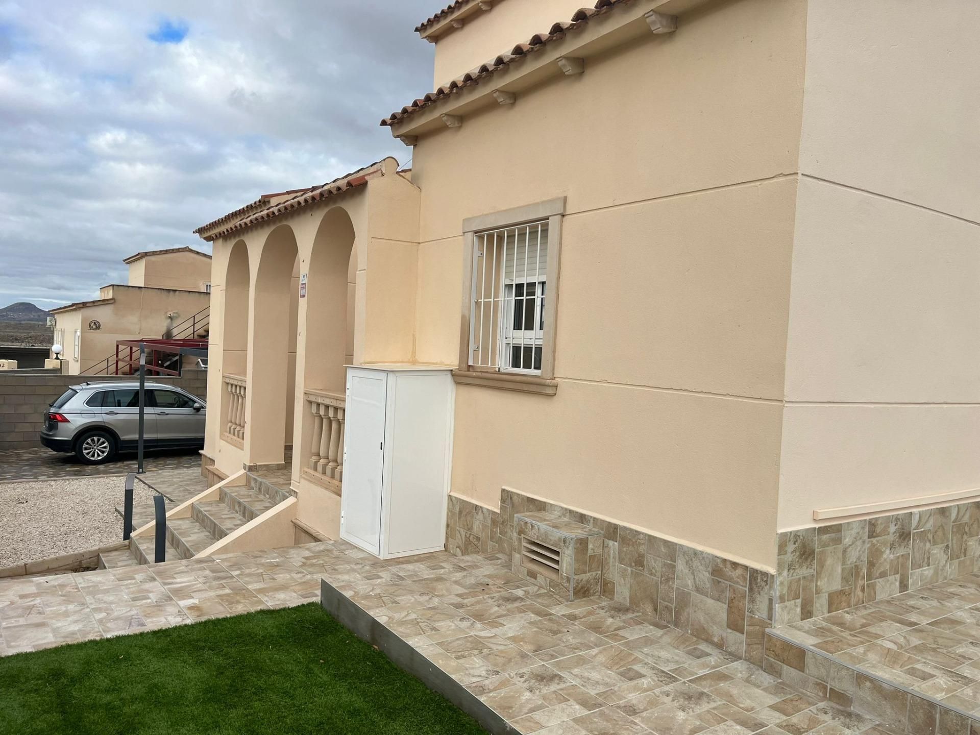Vista exterior de Casa o xalet de lloguer en Busot amb Aire condicionat, Piscina i Balcó