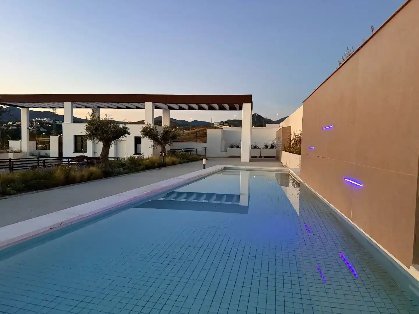 Piscina de Pis en venda en Benahavís amb Aire condicionat i Piscina