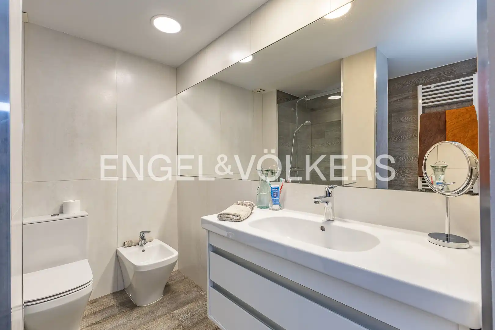 Baño de Piso en venta en Sabadell con Aire acondicionado, Calefacción y Jardín privado