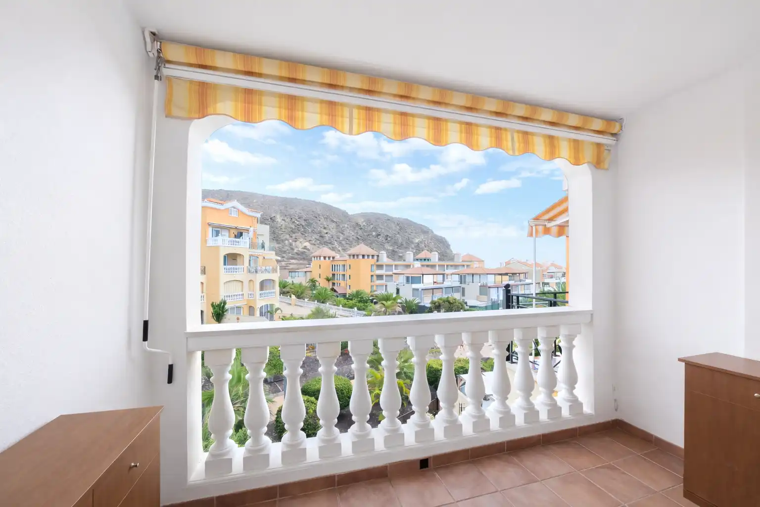 Habitación de Apartamento en venta en Arona con Terraza, Amueblado y Horno