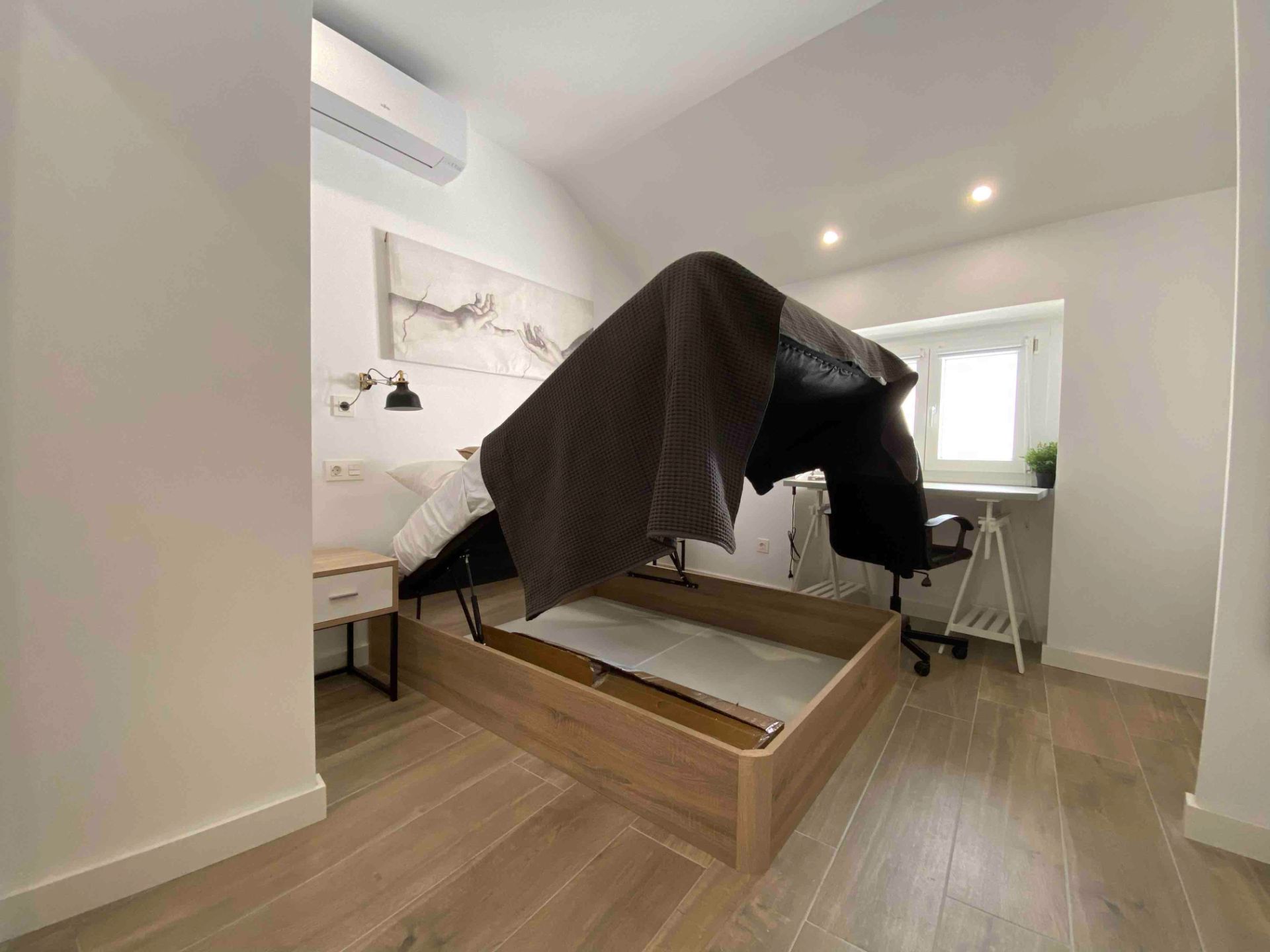 Bedroom of Flat to share in  Madrid Capital  with Air Conditioner, Furnished and Oven